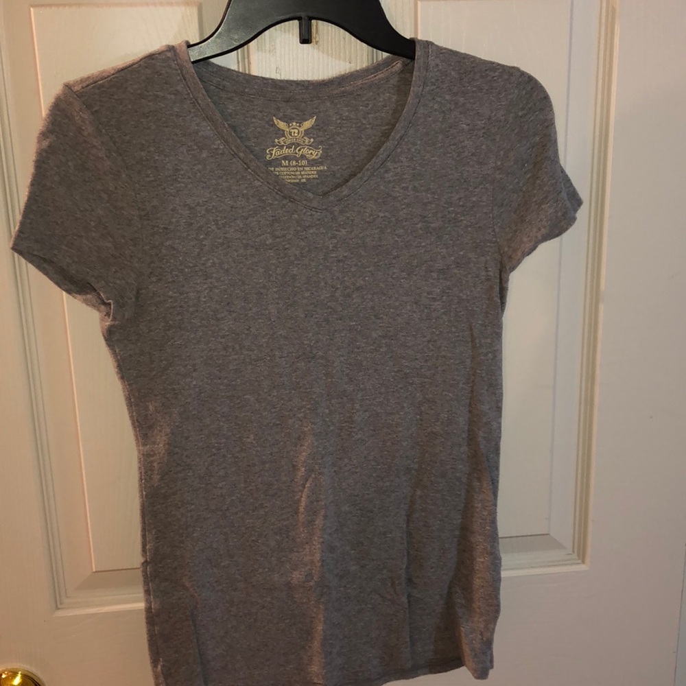 Gray tee shirt